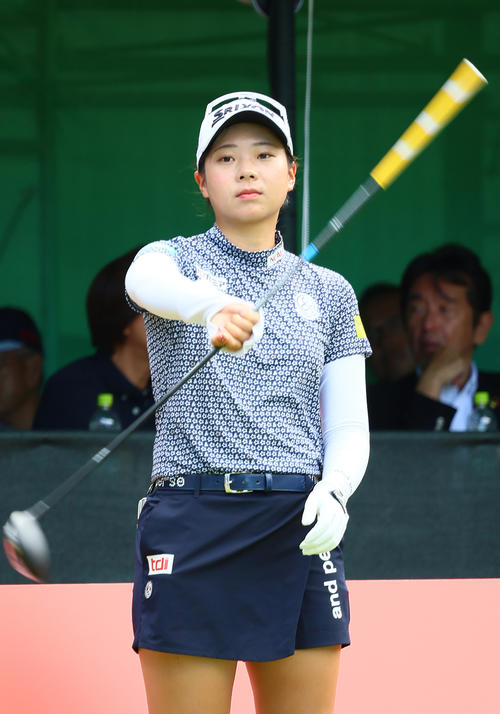 1番、準備運動をする菅（撮影・上山淳一）