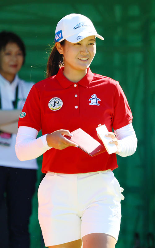 1番、笑顔を見せる神谷そ（撮影・上山淳一）