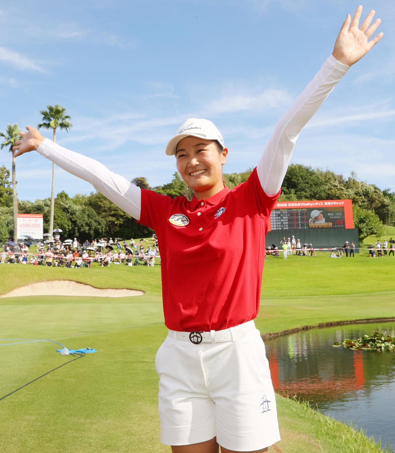 優勝し、笑顔を見せる神谷そ（撮影・上山淳一）