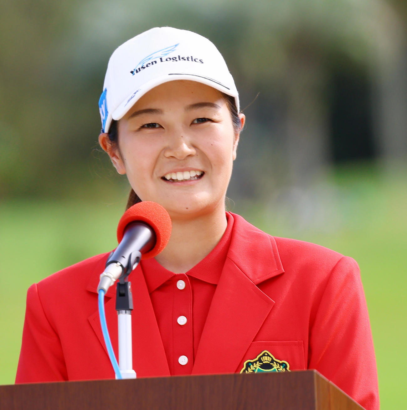 優勝スピーチをする神谷そ（撮影・上山淳一）