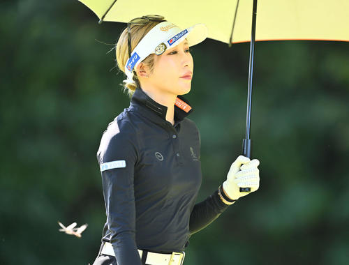 2番、ラウンドする金田（撮影・滝沢徹郎）