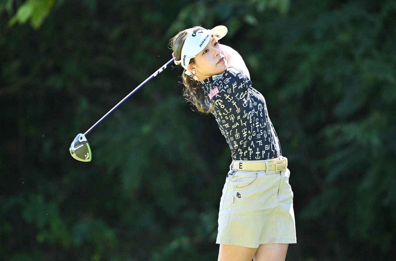 2番、ティーショットを放つ吉田（撮影・滝沢徹郎）