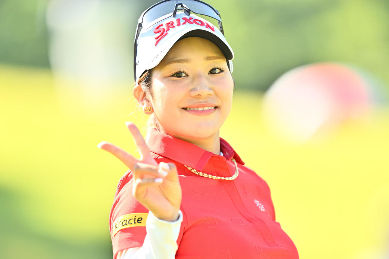 8番、笑顔の安田彩乃（撮影・滝沢徹郎）