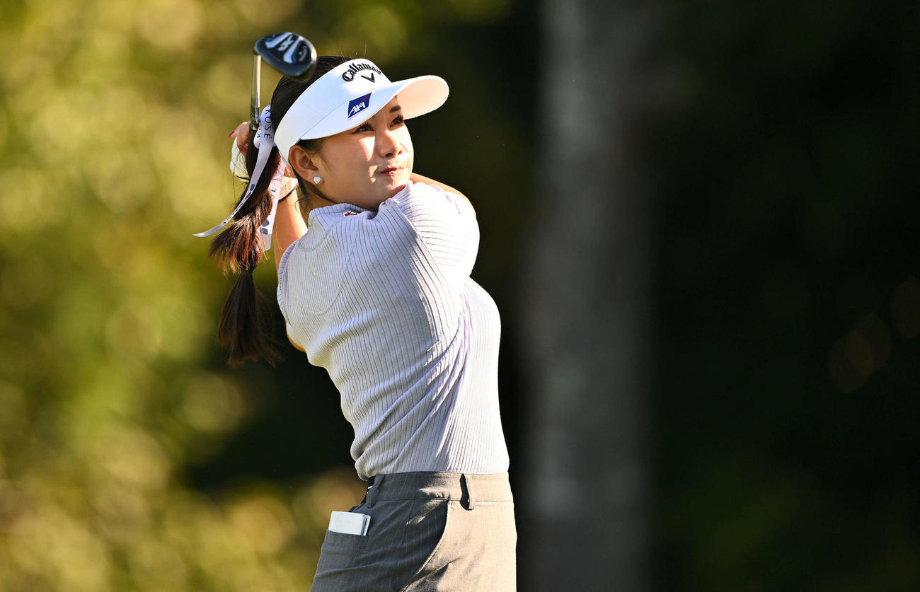 11番、ティーショットを放つ河本（撮影・滝沢徹郎）