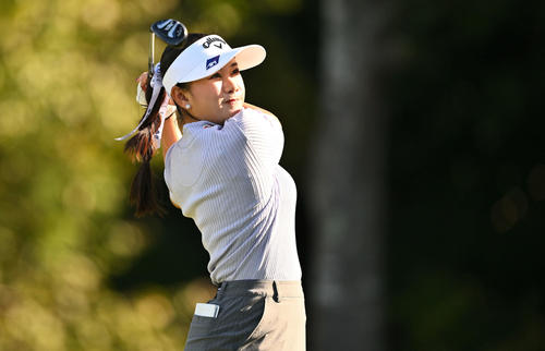 11番、ティーショットを放つ河本（撮影・滝沢徹郎）