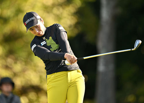 11番、ティーショットを放つ笠（撮影・滝沢徹郎）