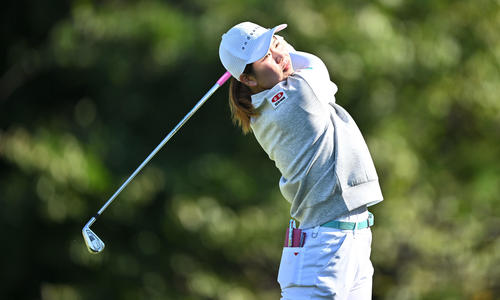 11番、ティーショットを放つ桜井（撮影・滝沢徹郎）