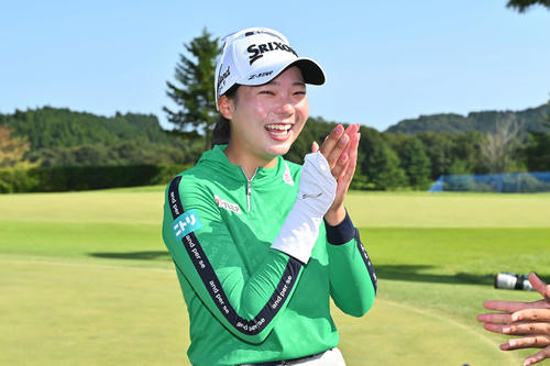 初優勝が決まりうれし涙を流す菅（撮影・滝沢徹郎）