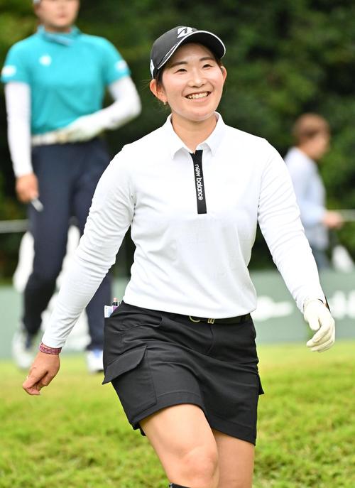 3番、ティーショットを放ち移動する工藤優海（撮影・石井愛子）