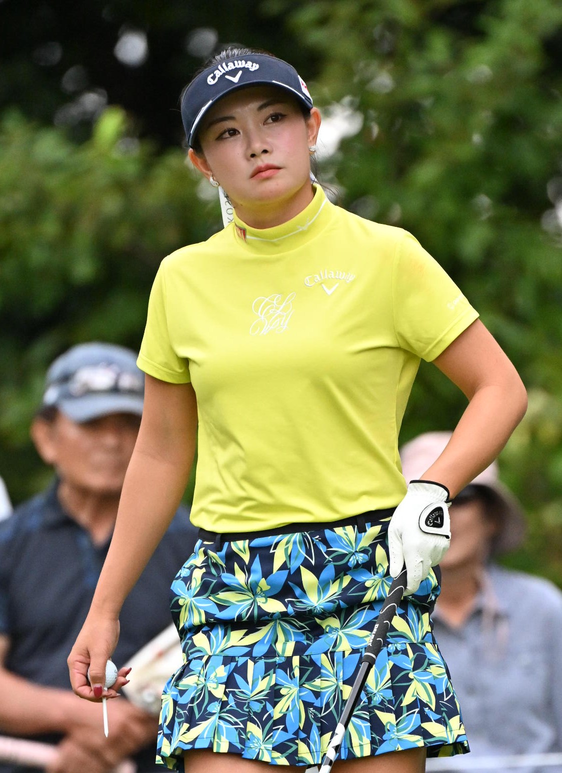 3番、ティーショットを放つ前に狙いを定める河本結（撮影・石井愛子）