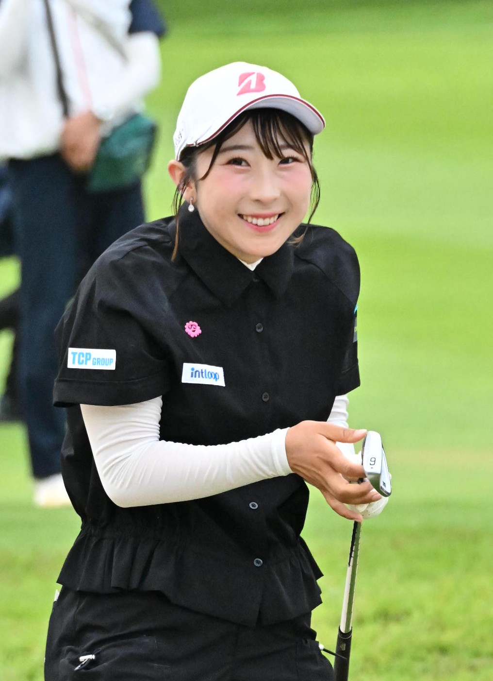 1番、2打目を放ち笑顔を見せる永嶋（撮影・石井愛子）