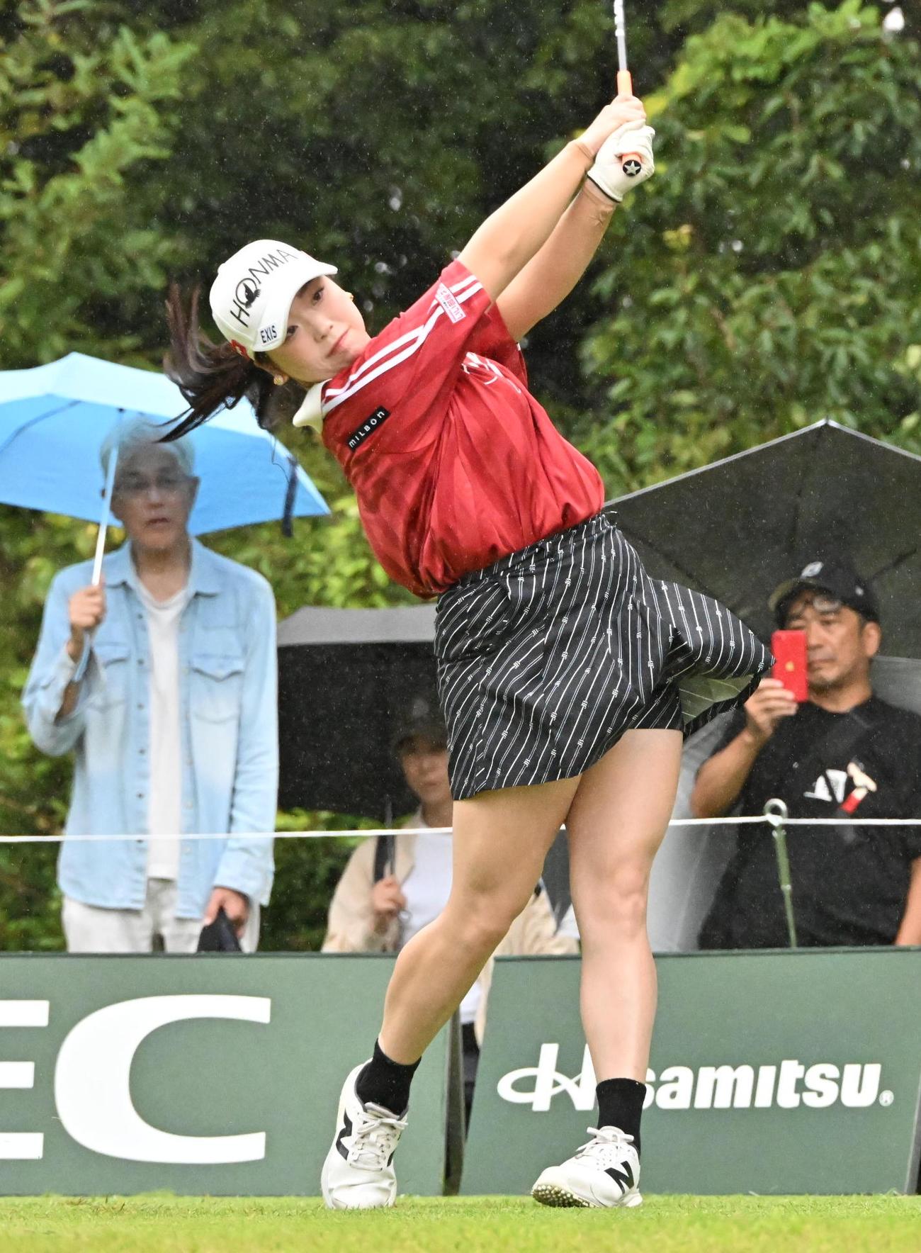 3番、ティーショットを放つ後藤（撮影・石井愛子）