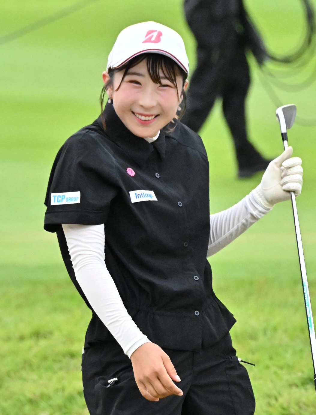 1番、2打目を放ち笑顔を見せる永嶋（撮影・石井愛子）