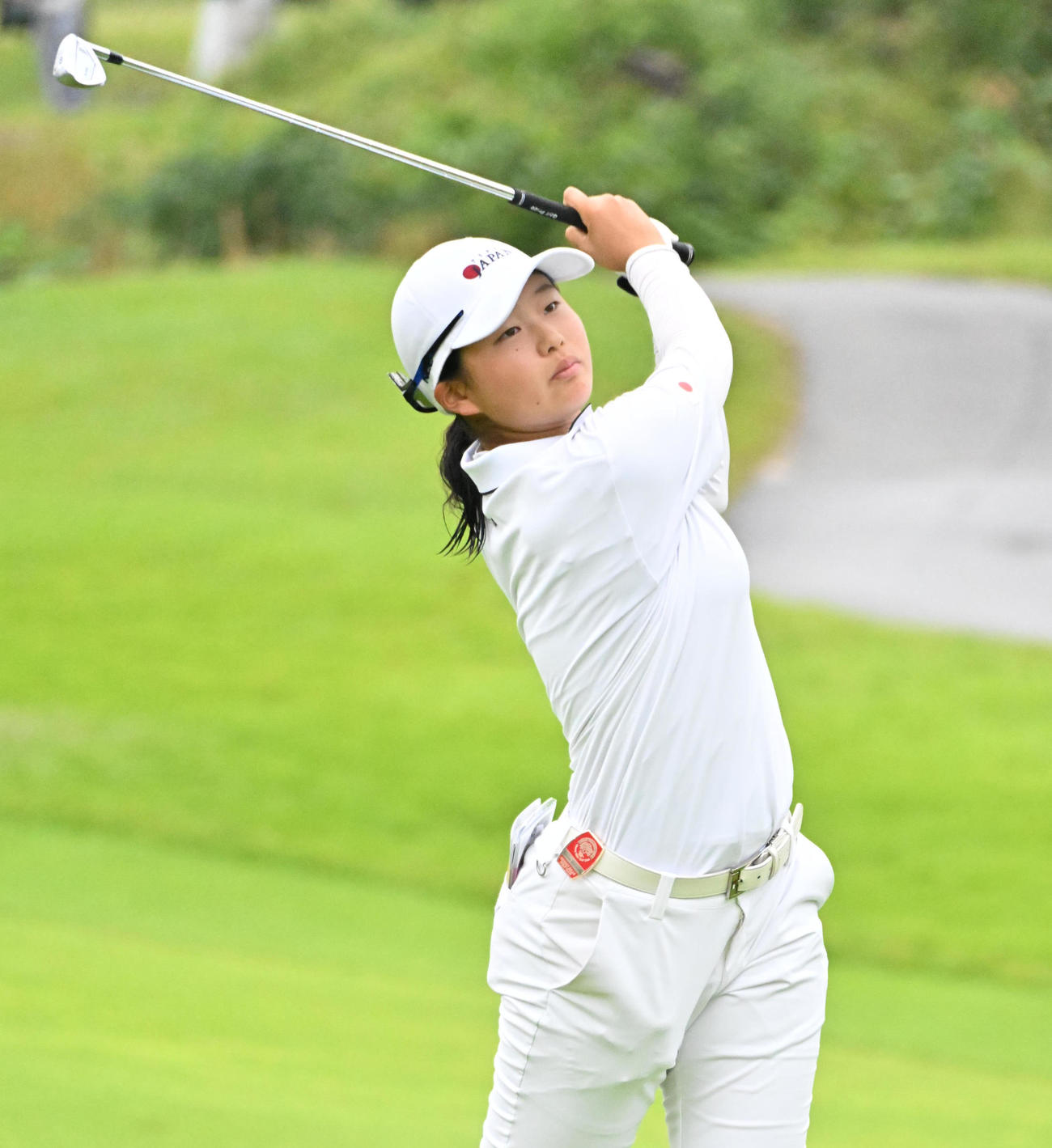 3番、3打目を放つ広吉（撮影・石井愛子）