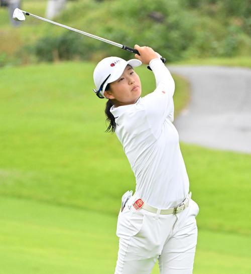 3番、3打目を放つ広吉（撮影・石井愛子）