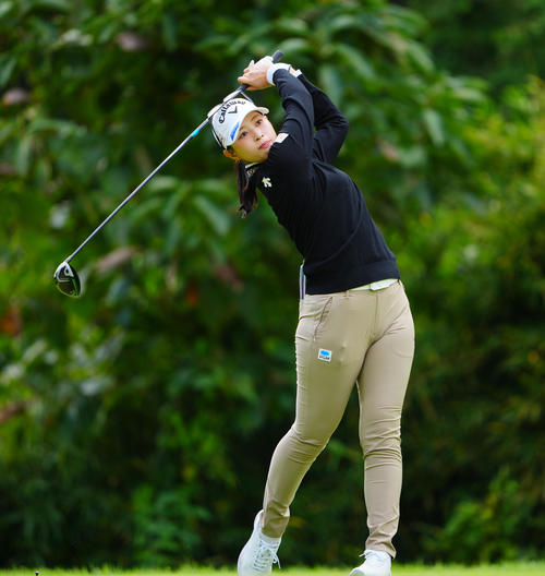 3番、ティーショットを放つ柏原（撮影・垰建太）