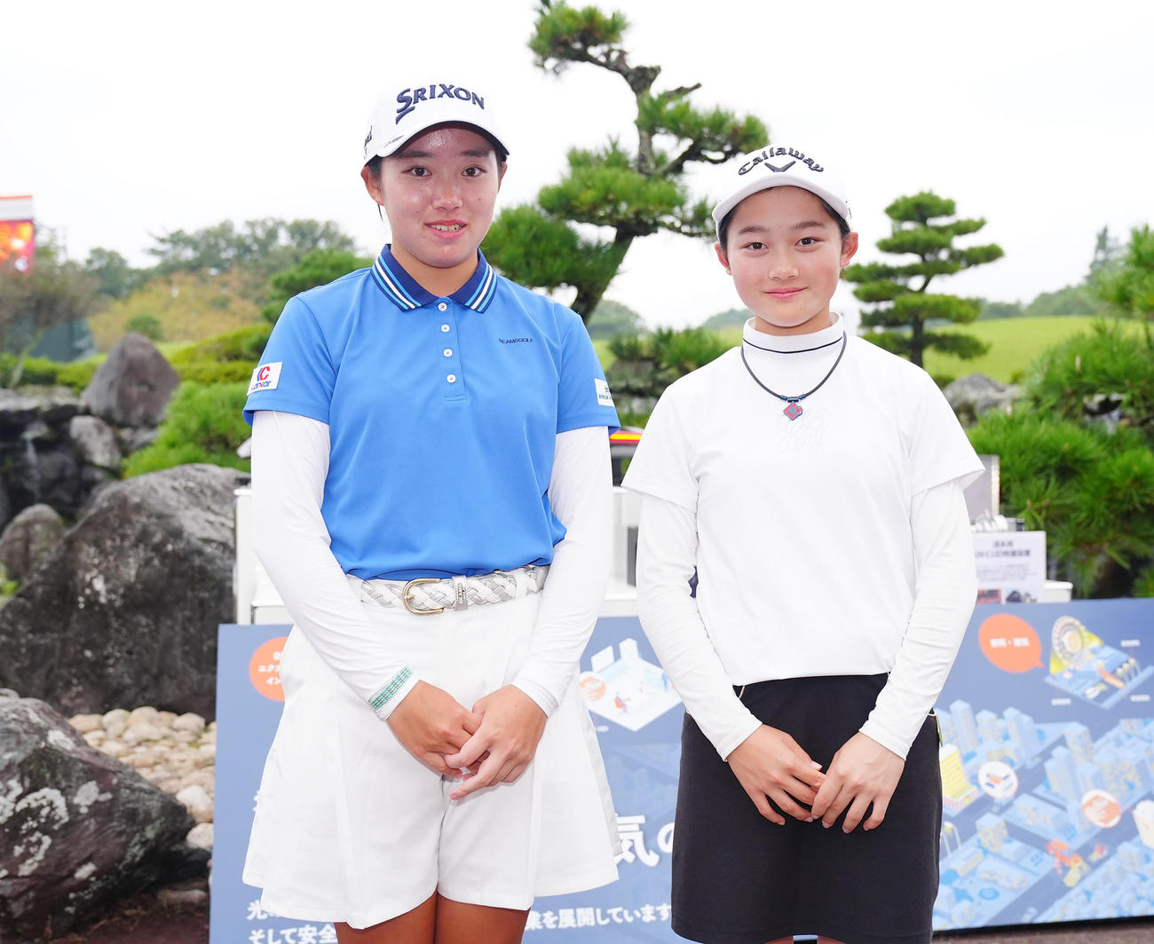 試合後、並んで写真に納まる岩永（左）と赤穂（撮影・垰建太）