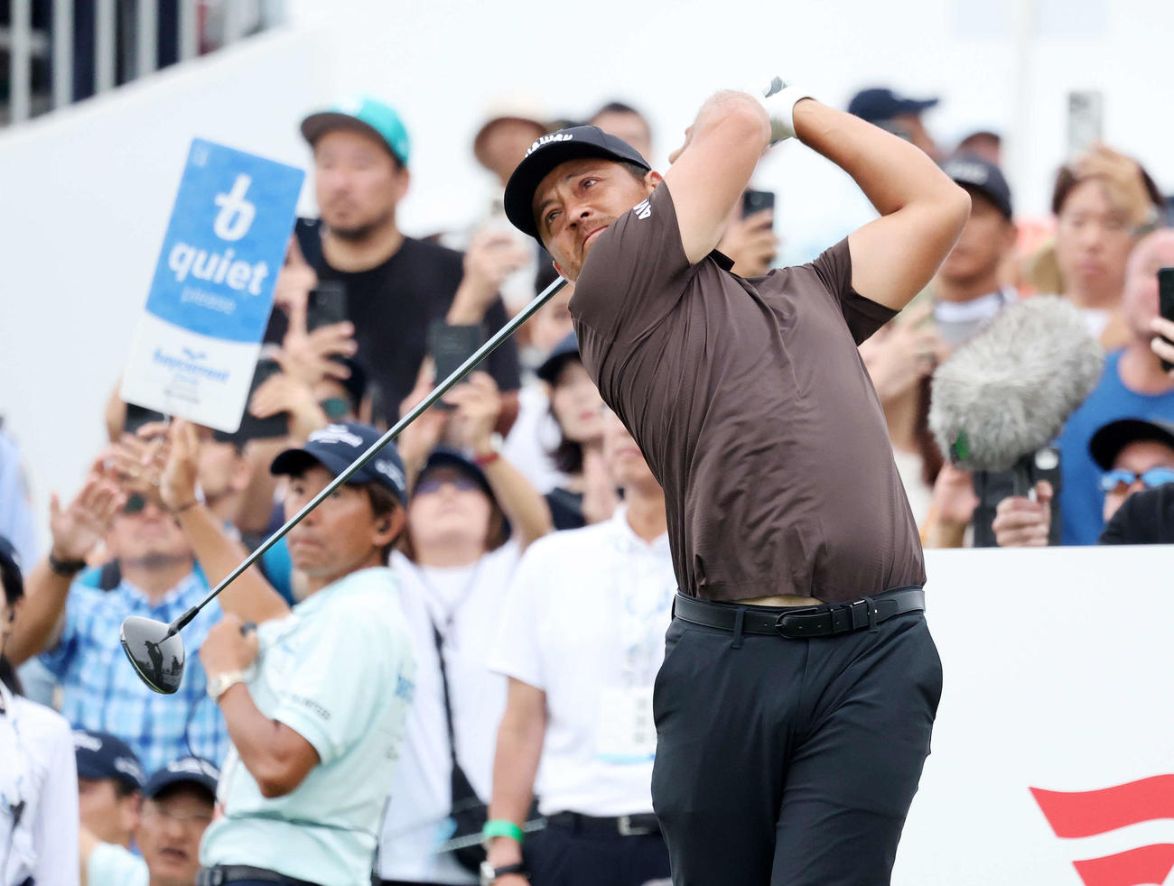 17番、ティーショットを放つシャウフェレ（撮影・鈴木正人）