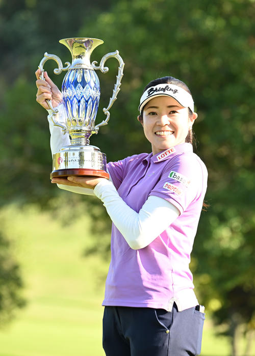 仲宗根澄香6年ぶりV「逃げないと決めて打った」バーディーで混戦制す