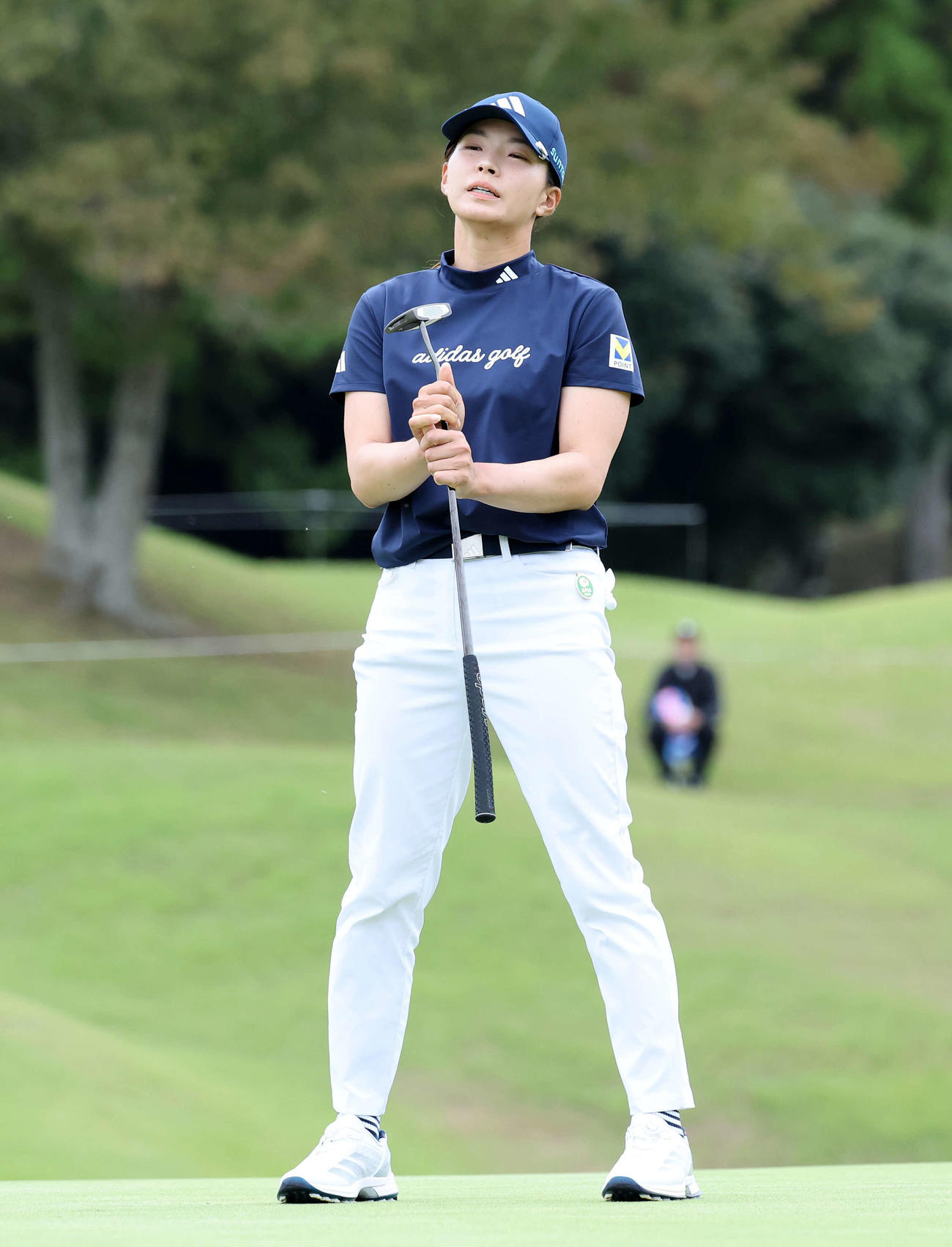 5番、パットを外した渋野（撮影・鈴木正人）