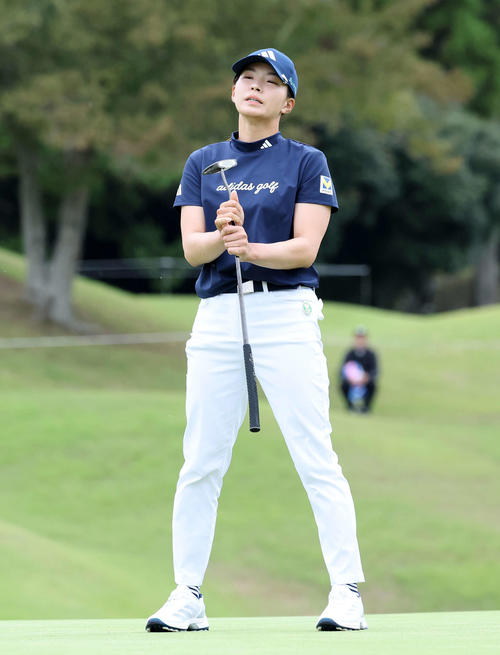 渋野日向子、白い帽子に右手添える写真とともに「いつもどんな時も