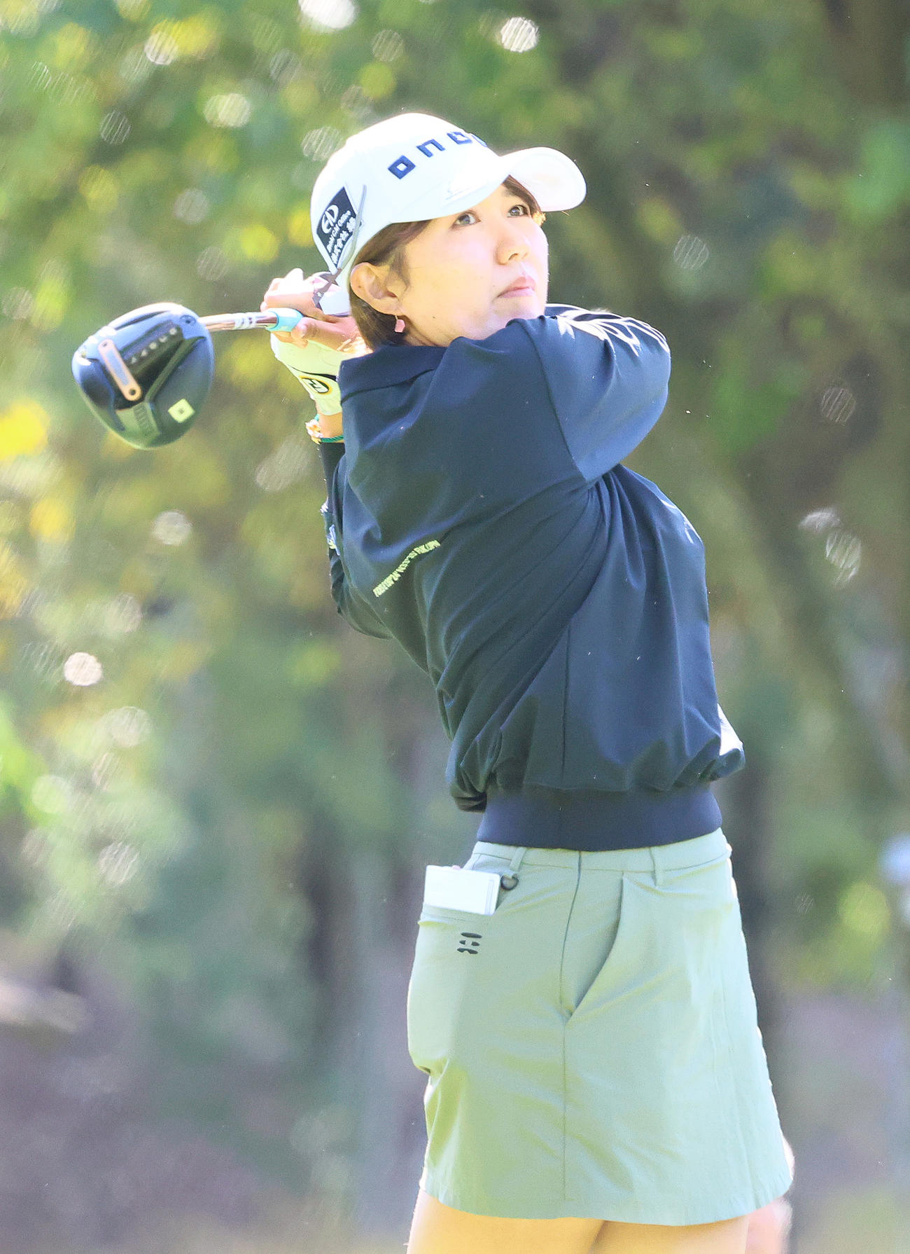 9番、ティーショットを放つ権藤（撮影・上山淳一）