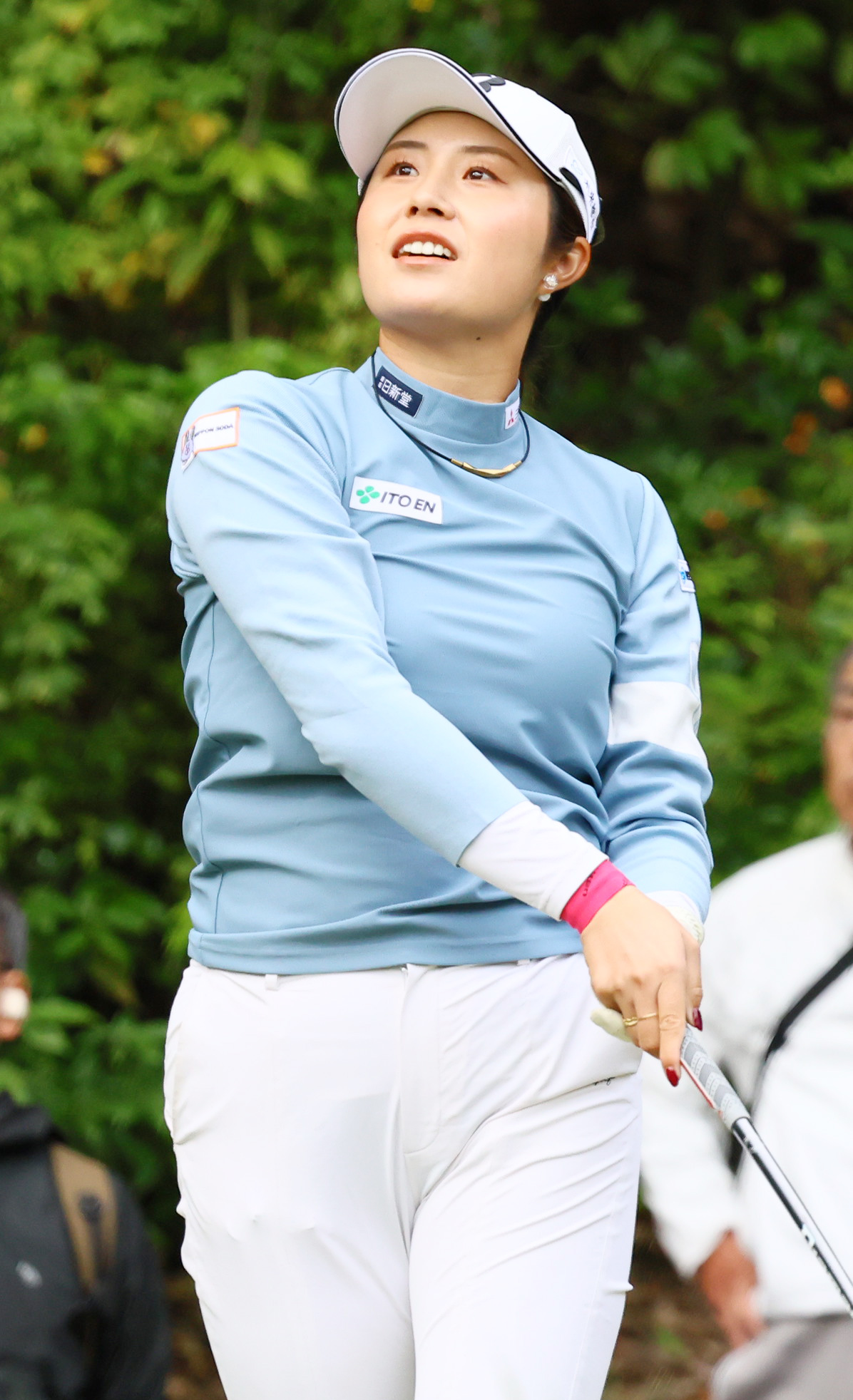 2番、ティーショットを放つ大里（撮影・上山淳一）