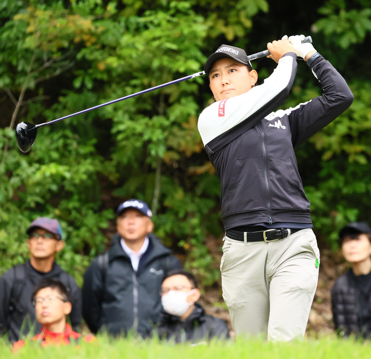 2番、ティーショットを放つ野沢（撮影・上山淳一）