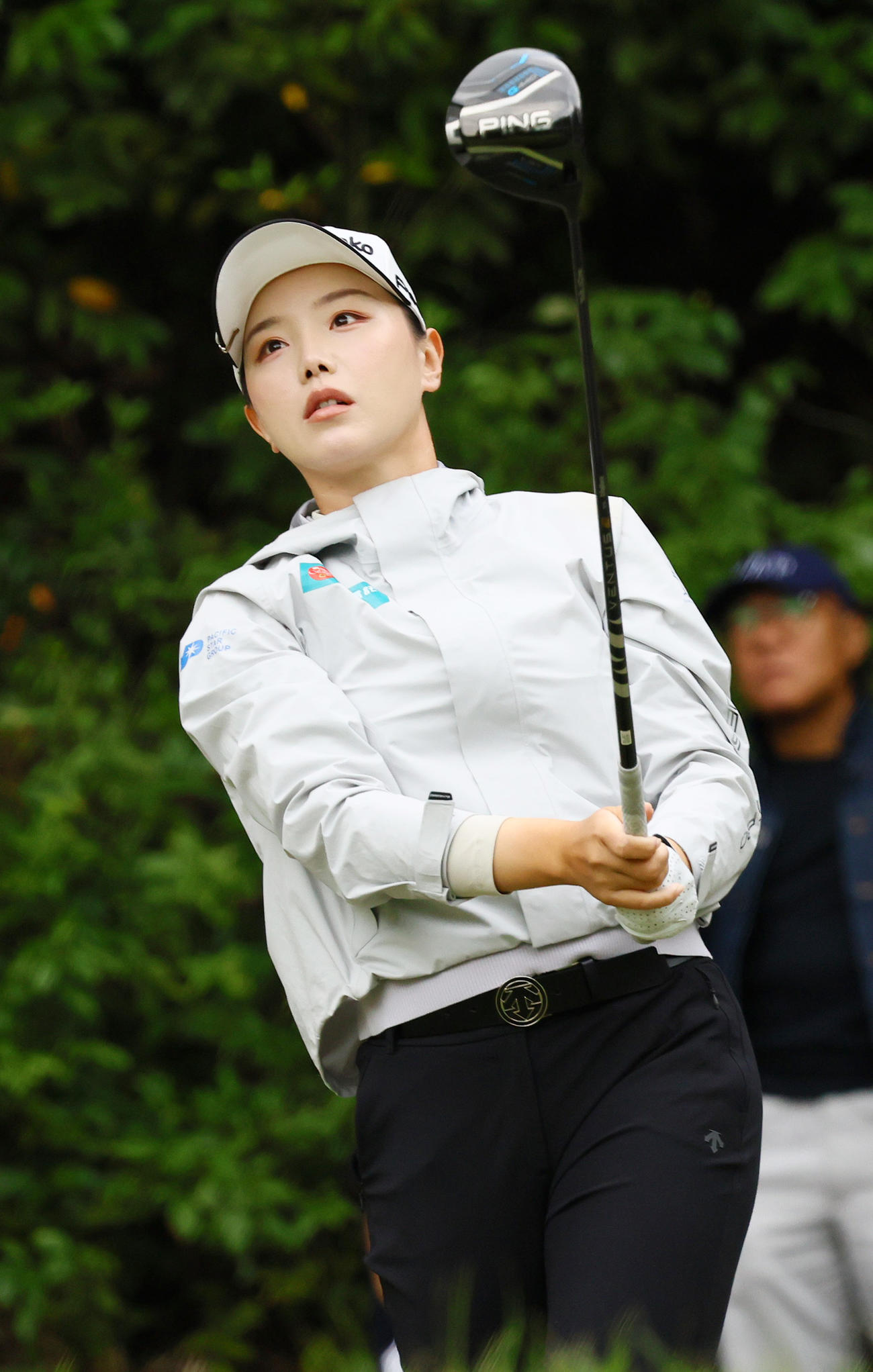 2番、ティーショットを放つセキ・ユウティン（撮影・上山淳一）