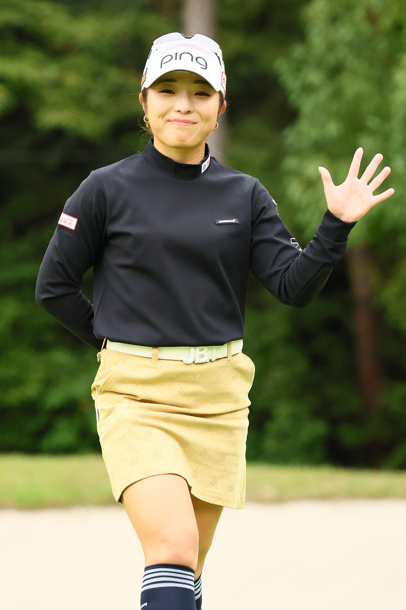 1番、バーディーを奪い笑顔を見せる佐久間（撮影・上山淳一）