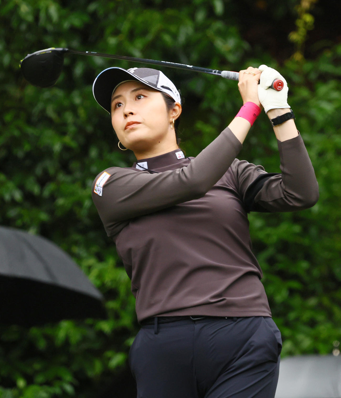 2番、ティーショットを放つ大里（撮影・上山淳一）