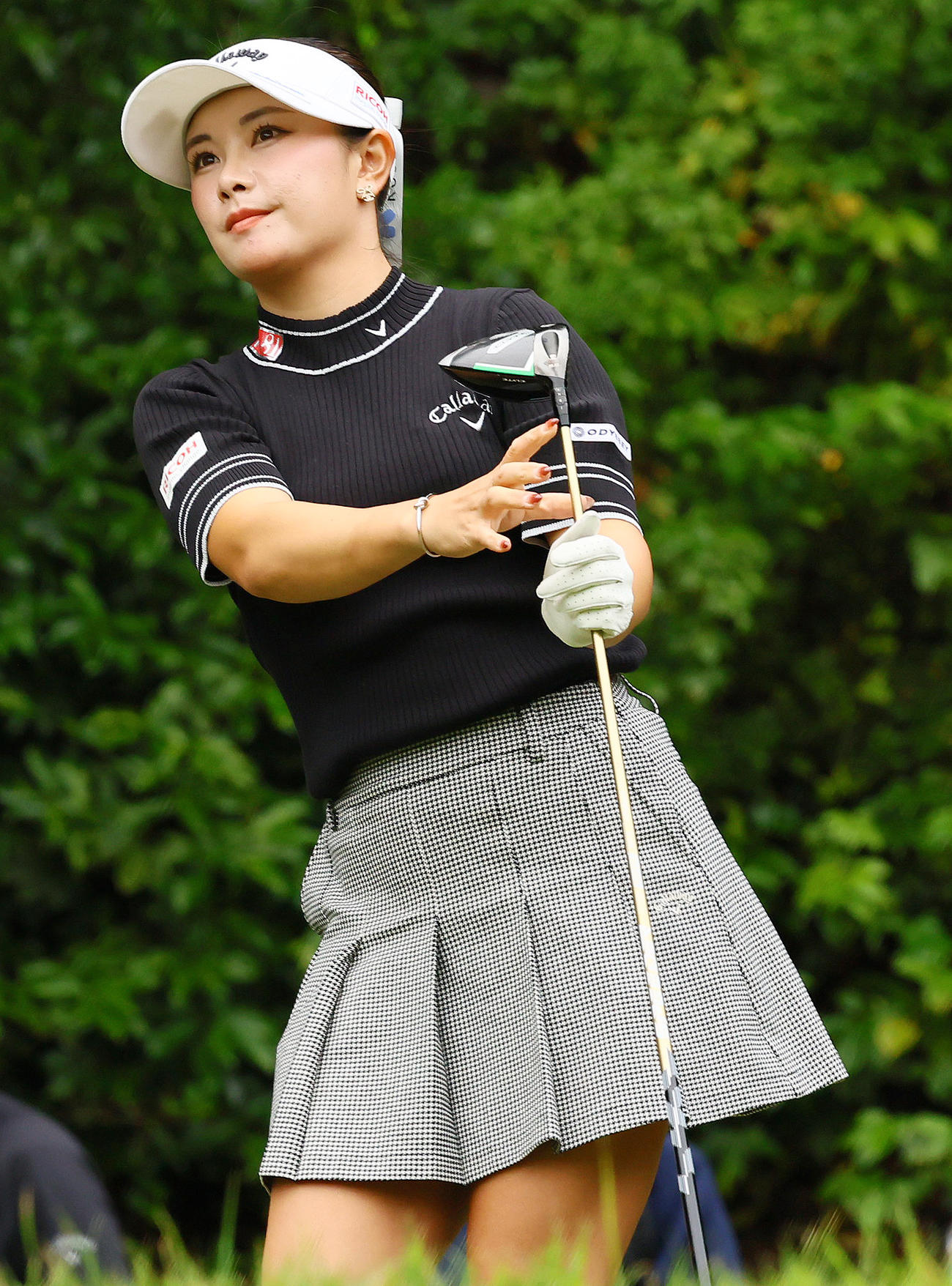 2番、ティーショットを放つ河本（撮影・上山淳一）