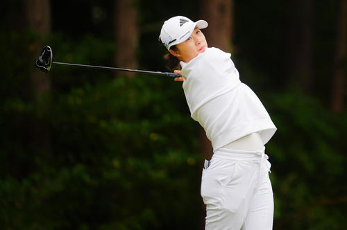 2番、ティーショットを放つ森田（撮影・垰建太）