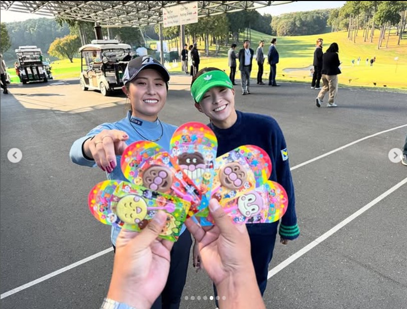 渋野日向子のマネジャーが運営する公式インスタグラムから