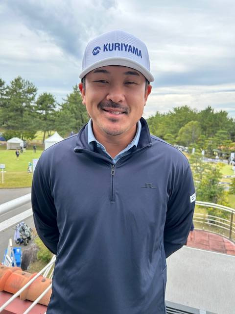取材に応じる佐藤大平