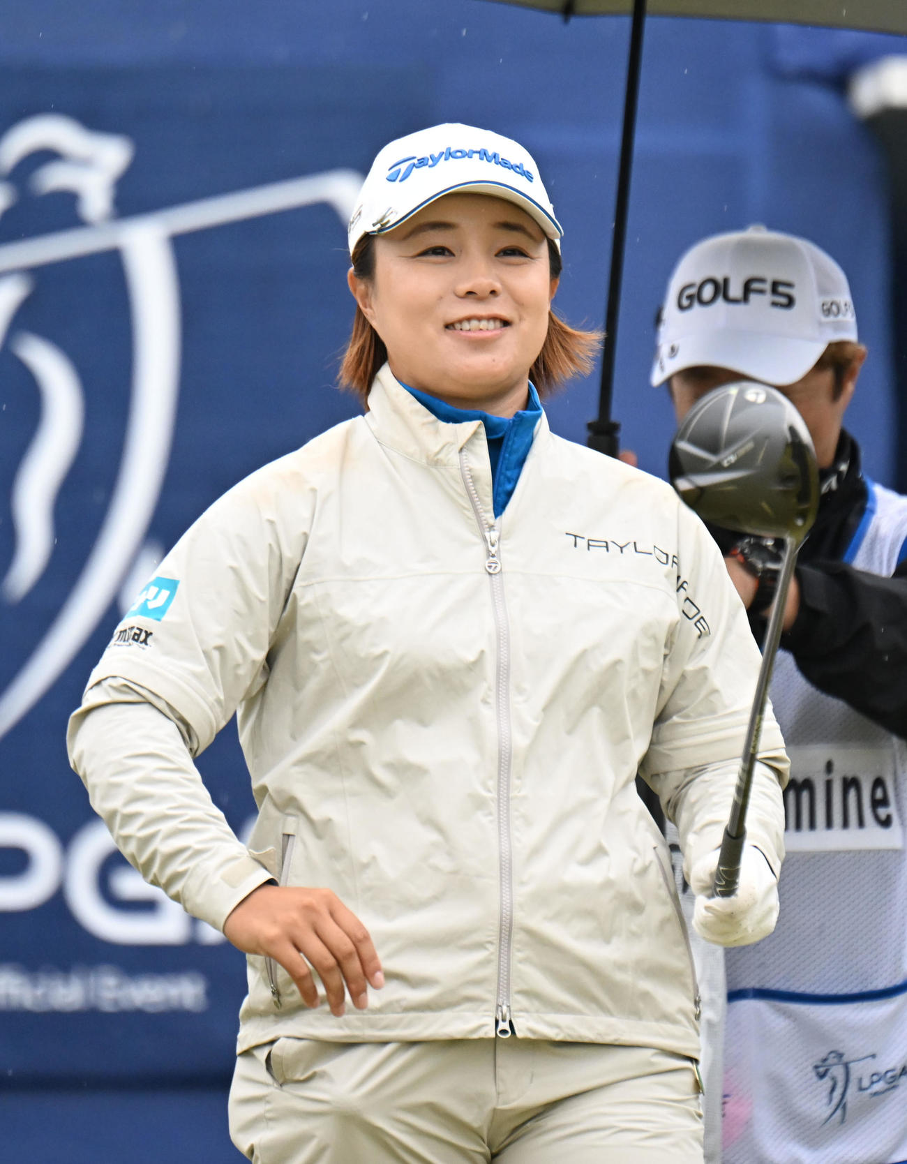 1番、笑顔でスタートする永峰咲希（撮影・和賀正仁）