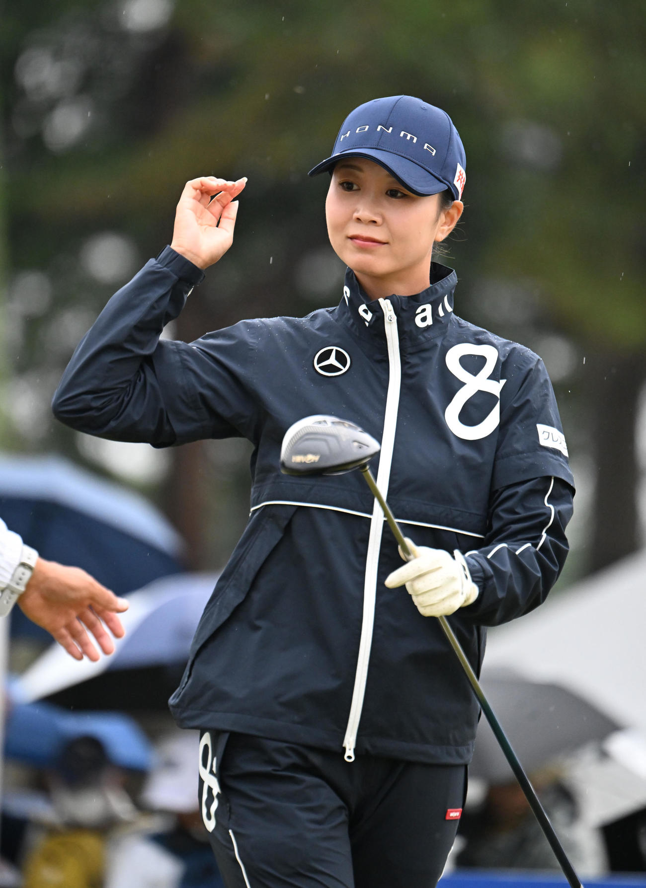 1番、笑顔でスタートする金沢志奈（撮影・和賀正仁）
