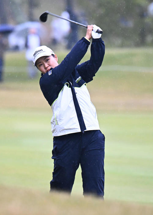 1番、第2打を打つ畑岡奈紗（撮影・和賀正仁）