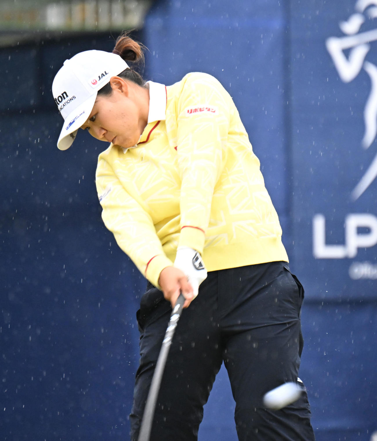 1番、ティーショットを打つ畑岡奈紗（撮影・和賀正仁）