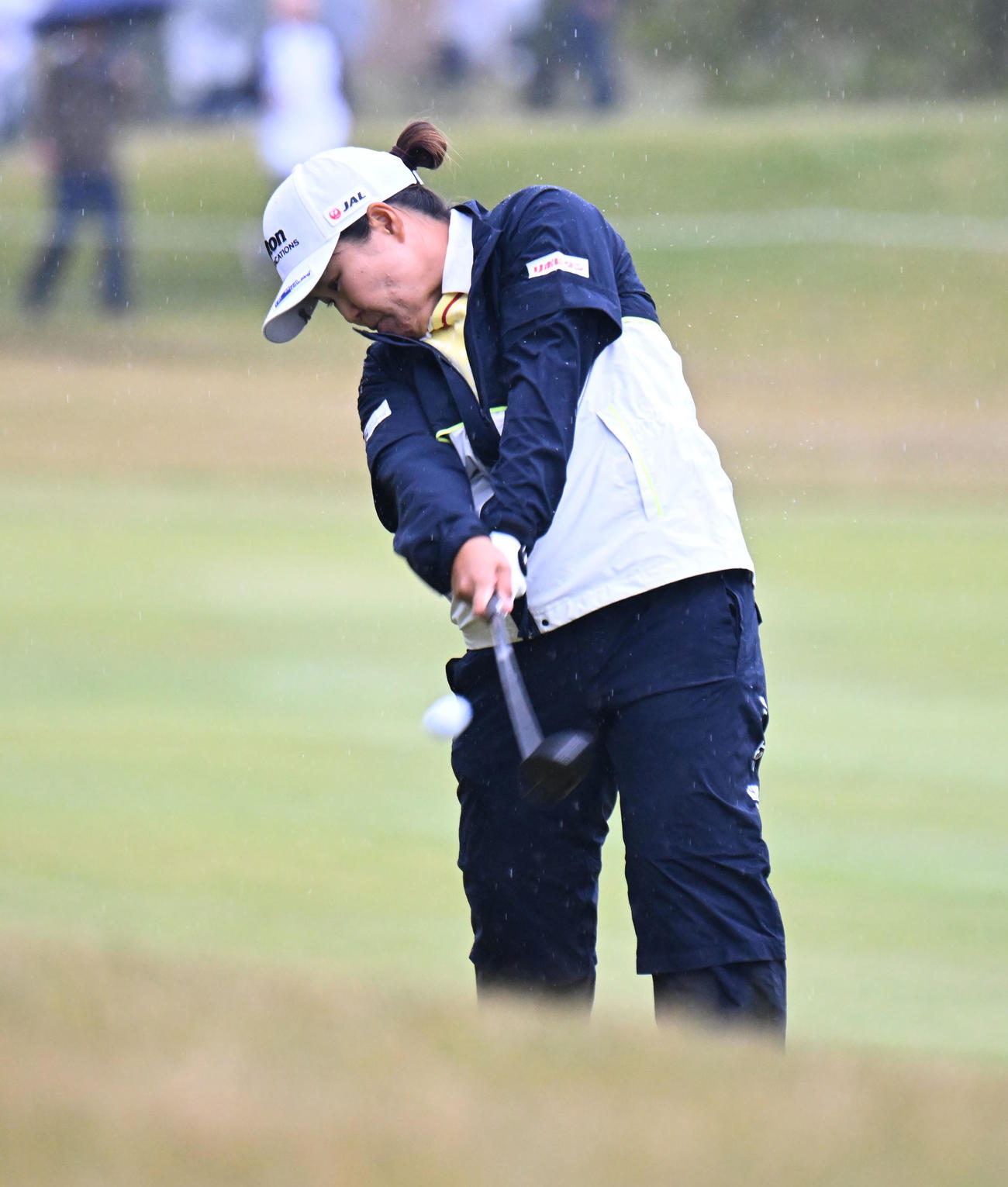 1番、第2打を打つ畑岡奈紗（撮影・和賀正仁）