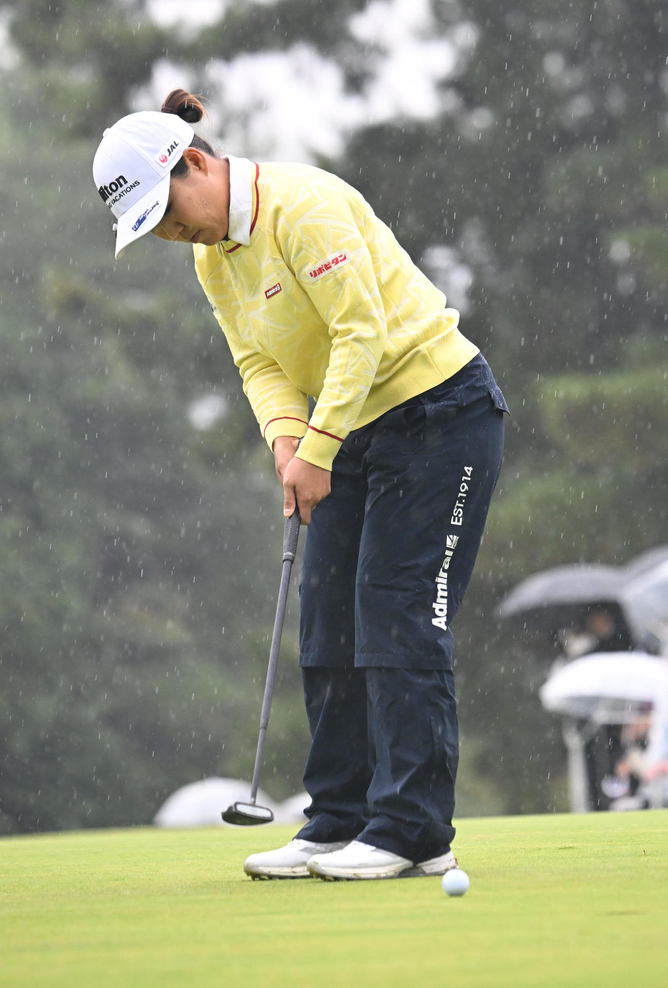 1番、バーディーパットを沈める畑岡奈紗（撮影・和賀正仁）