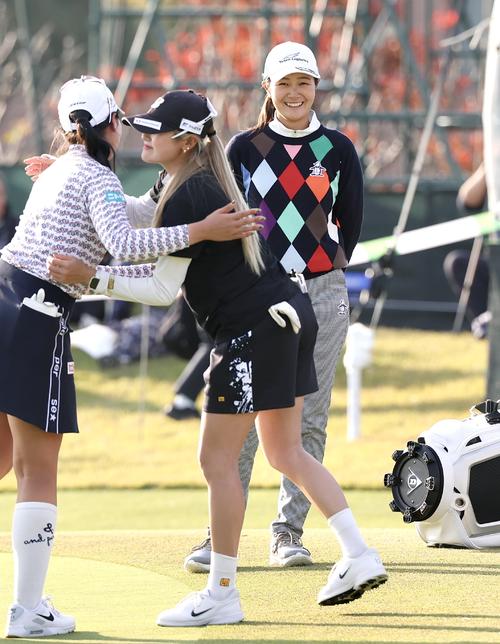初日を7アンダーで終え笑顔を見せる神谷そら（撮影・宮地輝）
