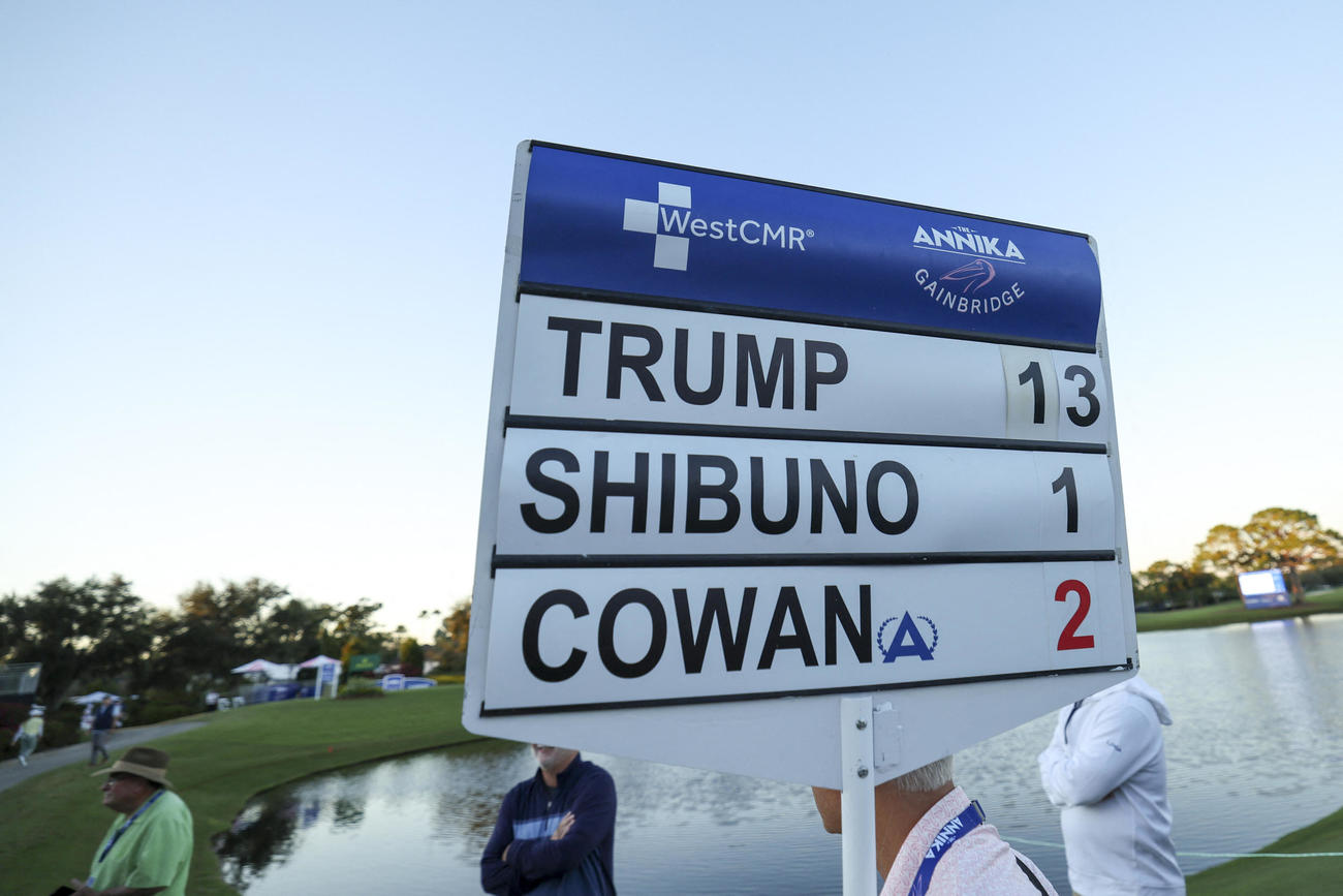 第1日終了後、表示されるカイ・トランプや渋野のスコア（Nathan Ray Seebeck-Imagn Images＝ロイター）