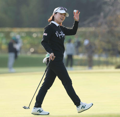 18番、バーディーパットを決めた山内日菜子（撮影・宮地輝）