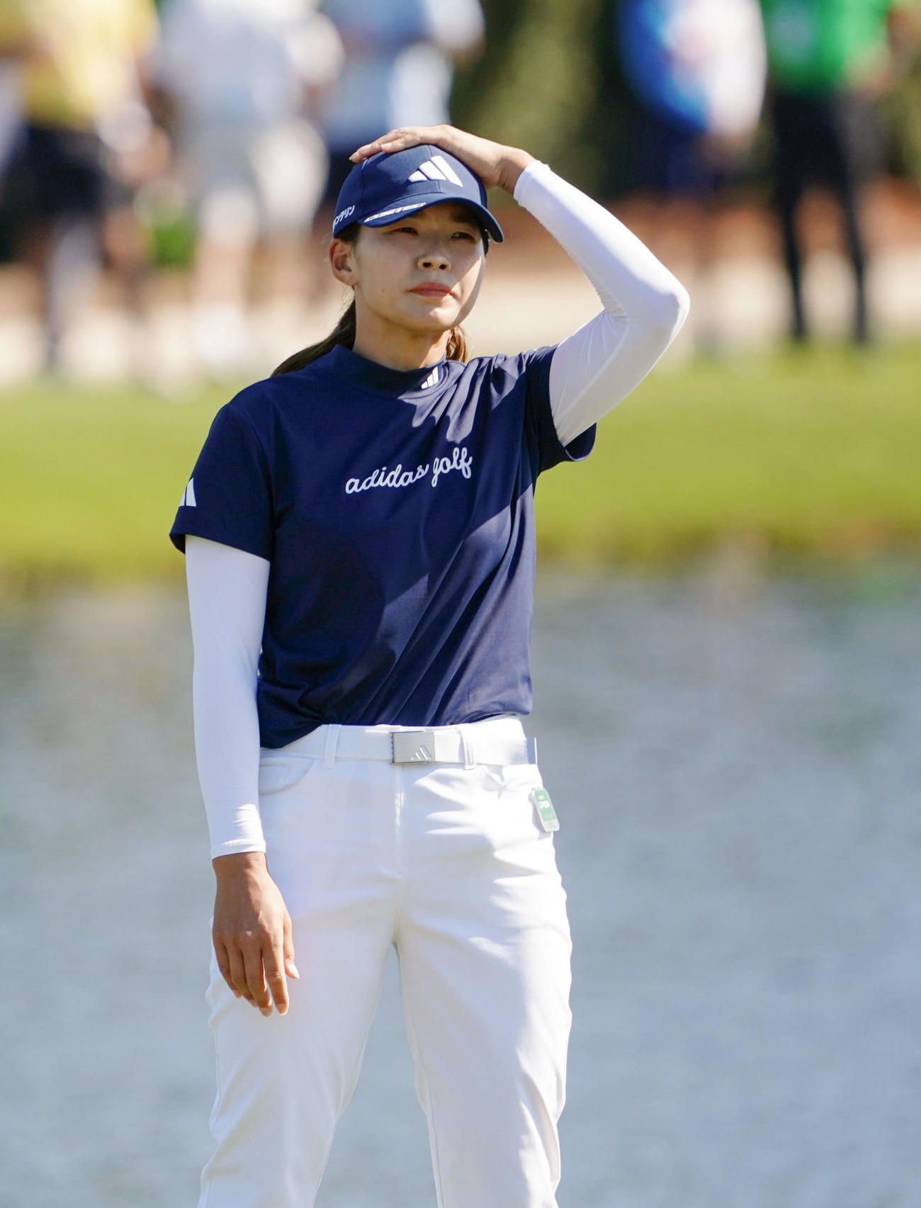 第2ラウンド、ホールアウトする渋野日向子。通算6オーバーで予選落ちした（共同）
