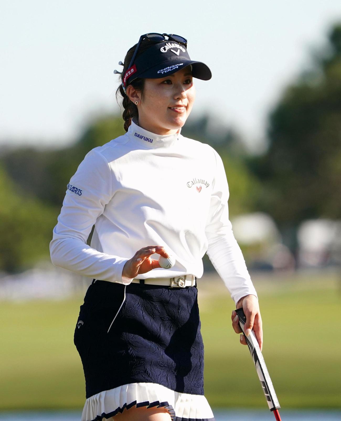 第3ラウンド、笑顔でホールアウトする西村優菜（共同）
