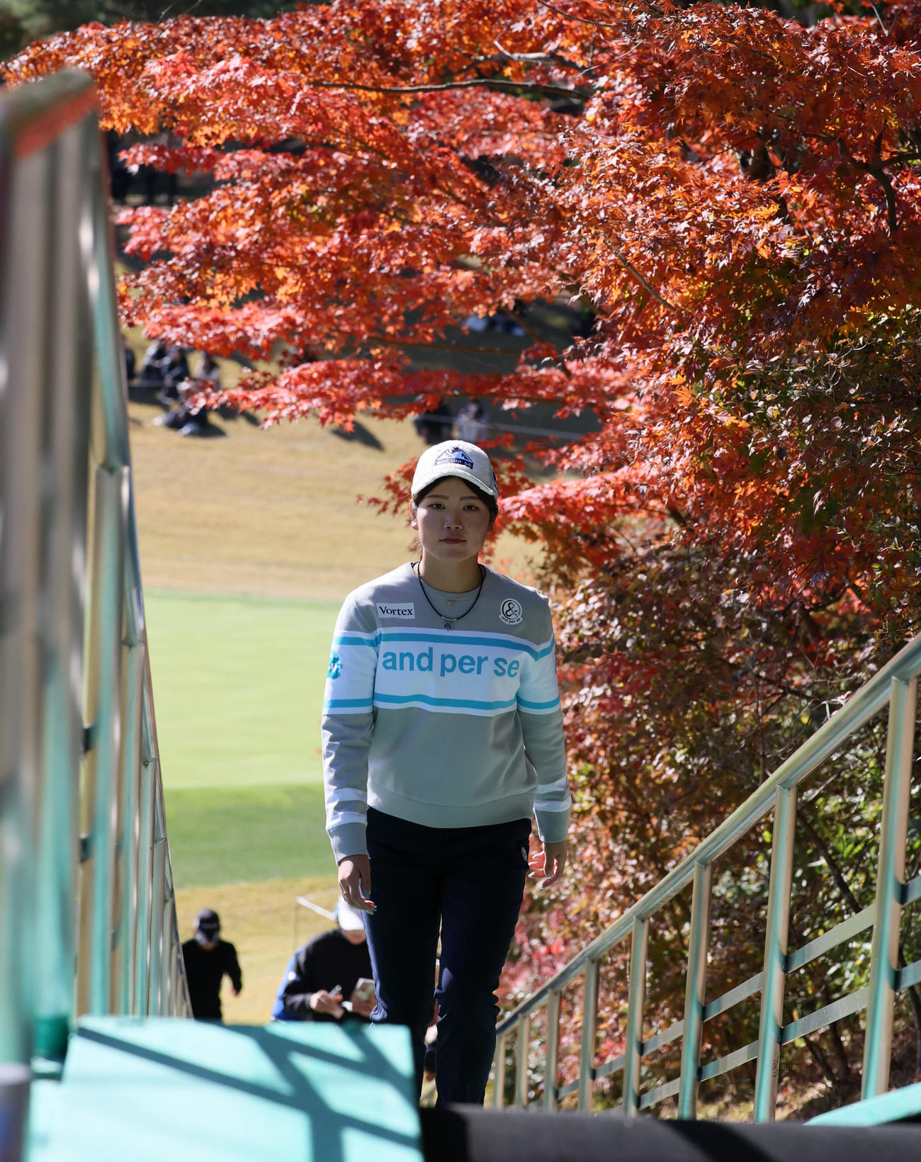 9番を終えベルトコンベアーで移動する桜井心那（撮影・加藤哉）