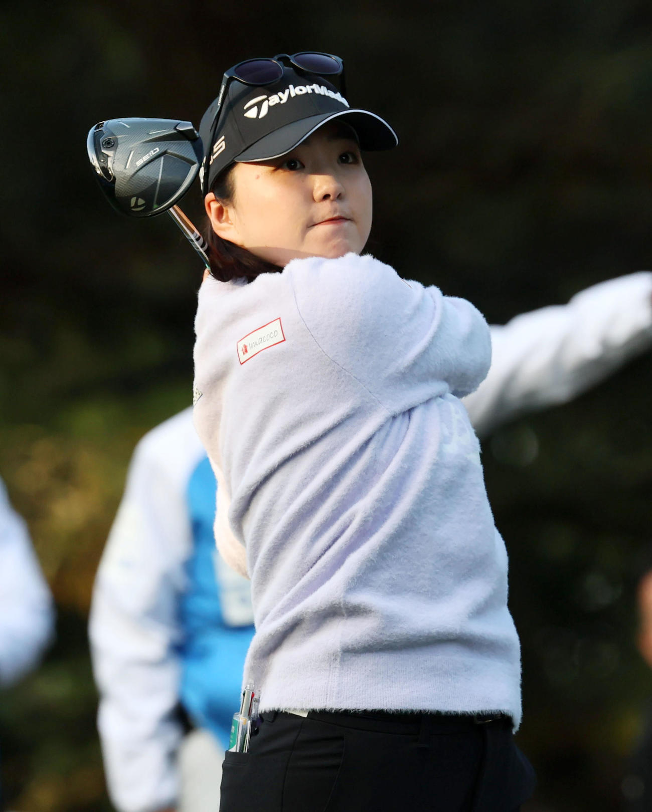 10番、ティーショットを放つ山内日菜子（撮影・加藤哉）