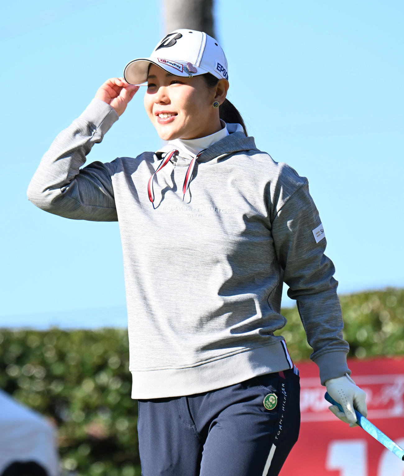 笑顔でプロアマを回る吉田優利（撮影・和賀正仁）