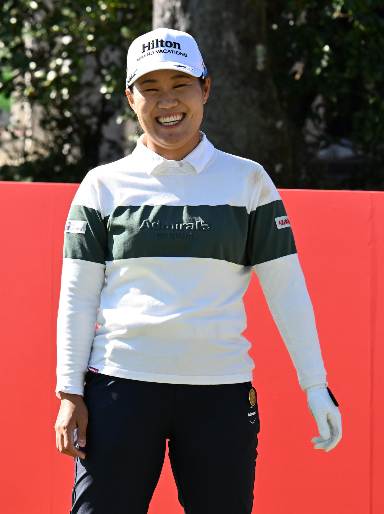 笑顔でラウンドする畑岡奈紗（撮影・和賀正仁）